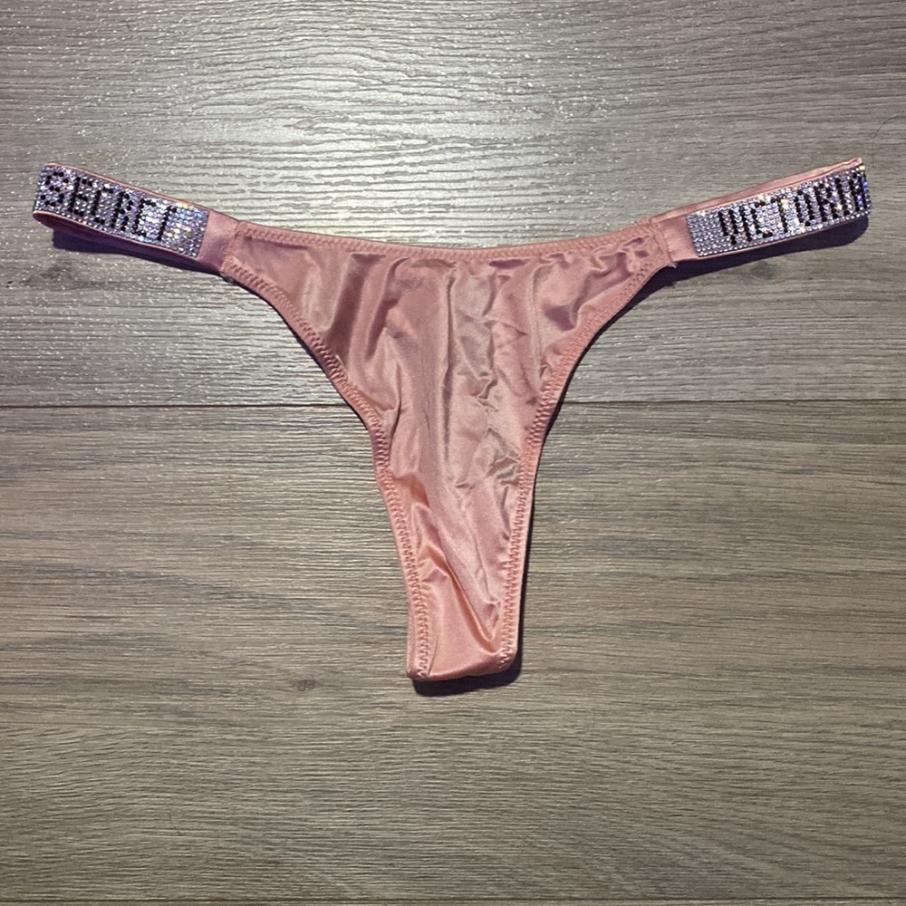 Victoria’s Secret // Shine Strap Thong S
